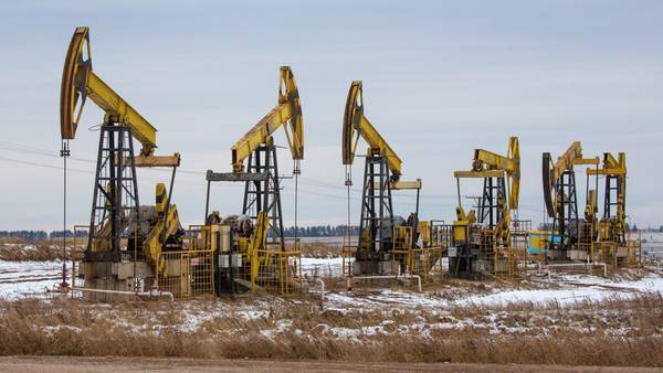 Petroleras ‘nadan’ en dólares por inflación: Exxon y Shell reportan ganancias récord