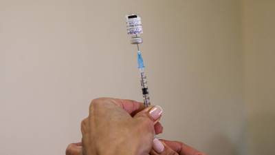 Unión Europea autoriza uso de vacuna de Pfizer contra COVID-19