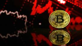 Bitcoin y ether se hunden, mientras el pánico se apodera de los inversionistas