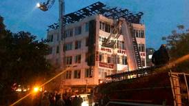 Incendio en hotel de Nueva Delhi deja al menos 17 muertos