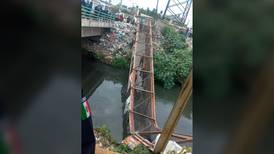 Puente peatonal que une a Neza y Chimalhuacán se desploma; hay al menos 13 heridos