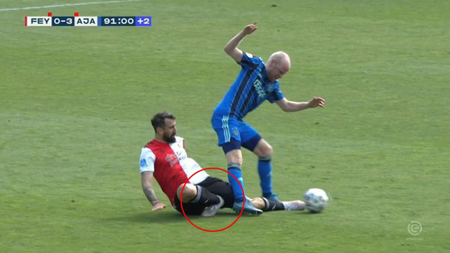 ¡La grave lesión de Lucas Pratto en el Feyenoord vs Ajax!