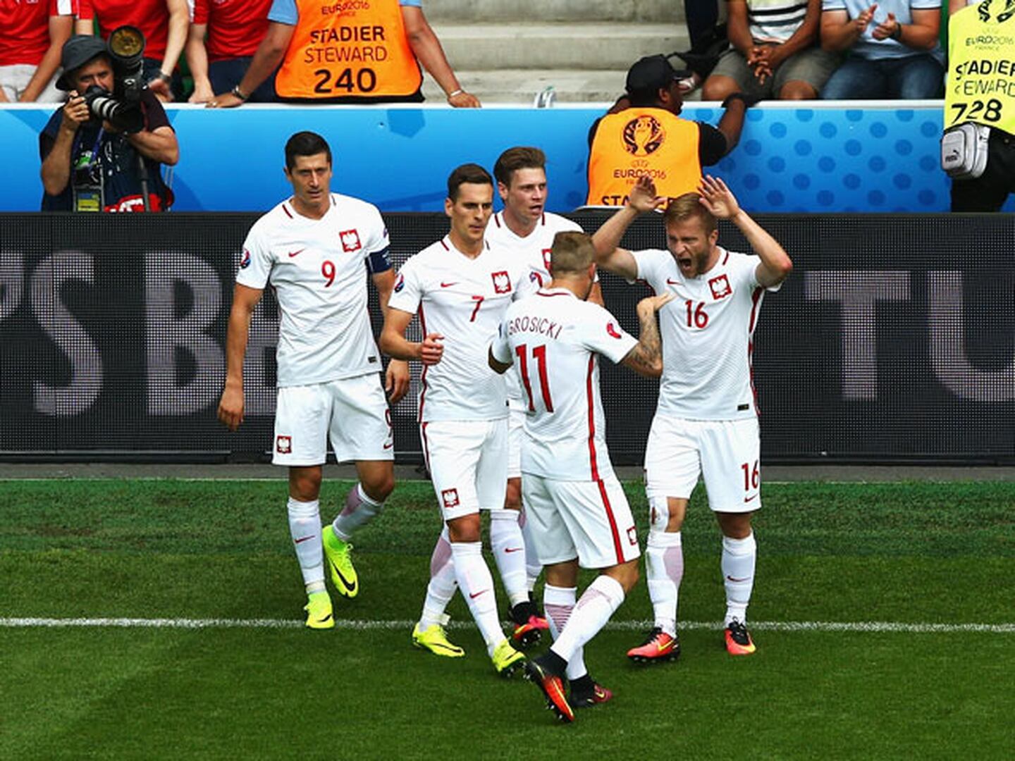 ¡Histórico! Polonia avanza a los cuartos de final