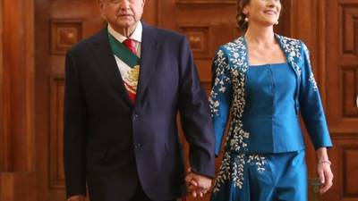 Ya sabemos quién le hizo a Beatriz Gutiérrez su vestido para la noche del  Grito – El Financiero