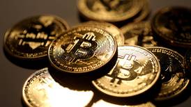 El bitcoin gana al oro